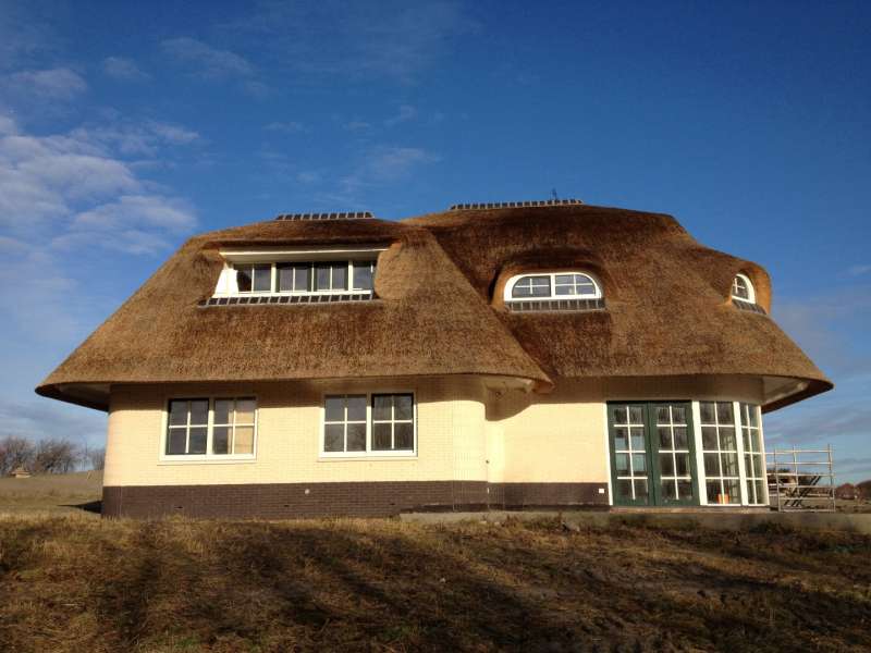 Landelijke woning met rietgedekte kap