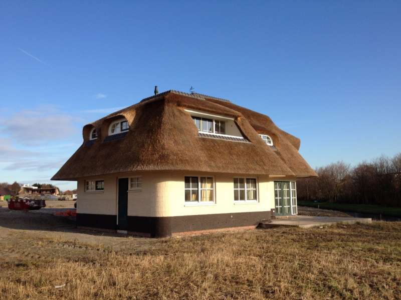 Landelijke woning met rietgedekte kap