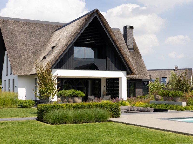 Vrijstaande villa met poolhouse
